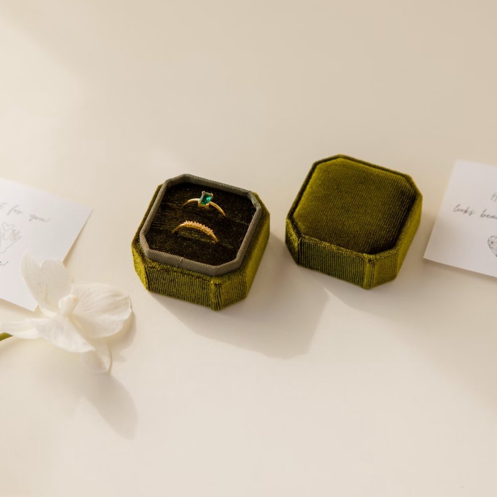 Velvet Ring Box with two ring slits